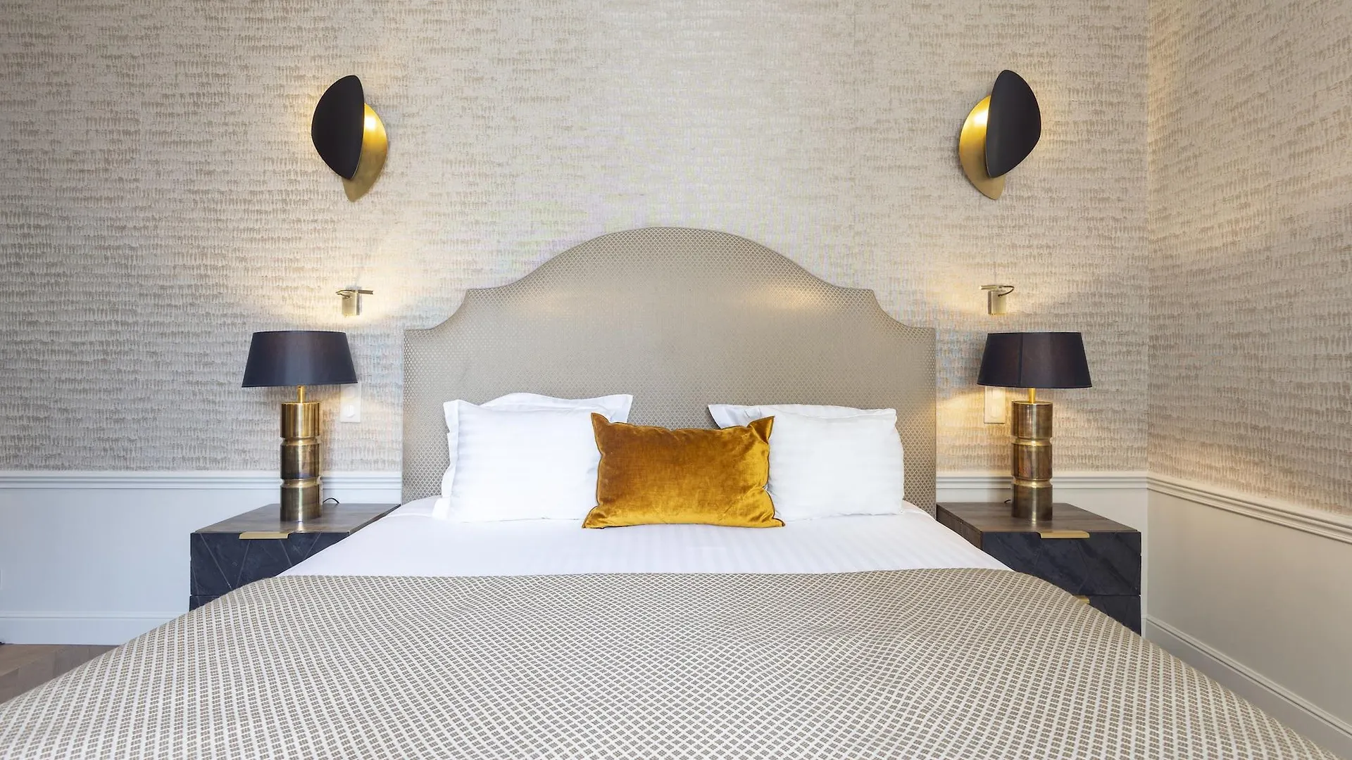 Foch Hotel