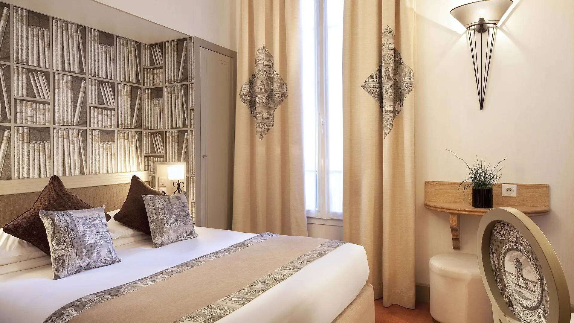 Foch Hotel 4*