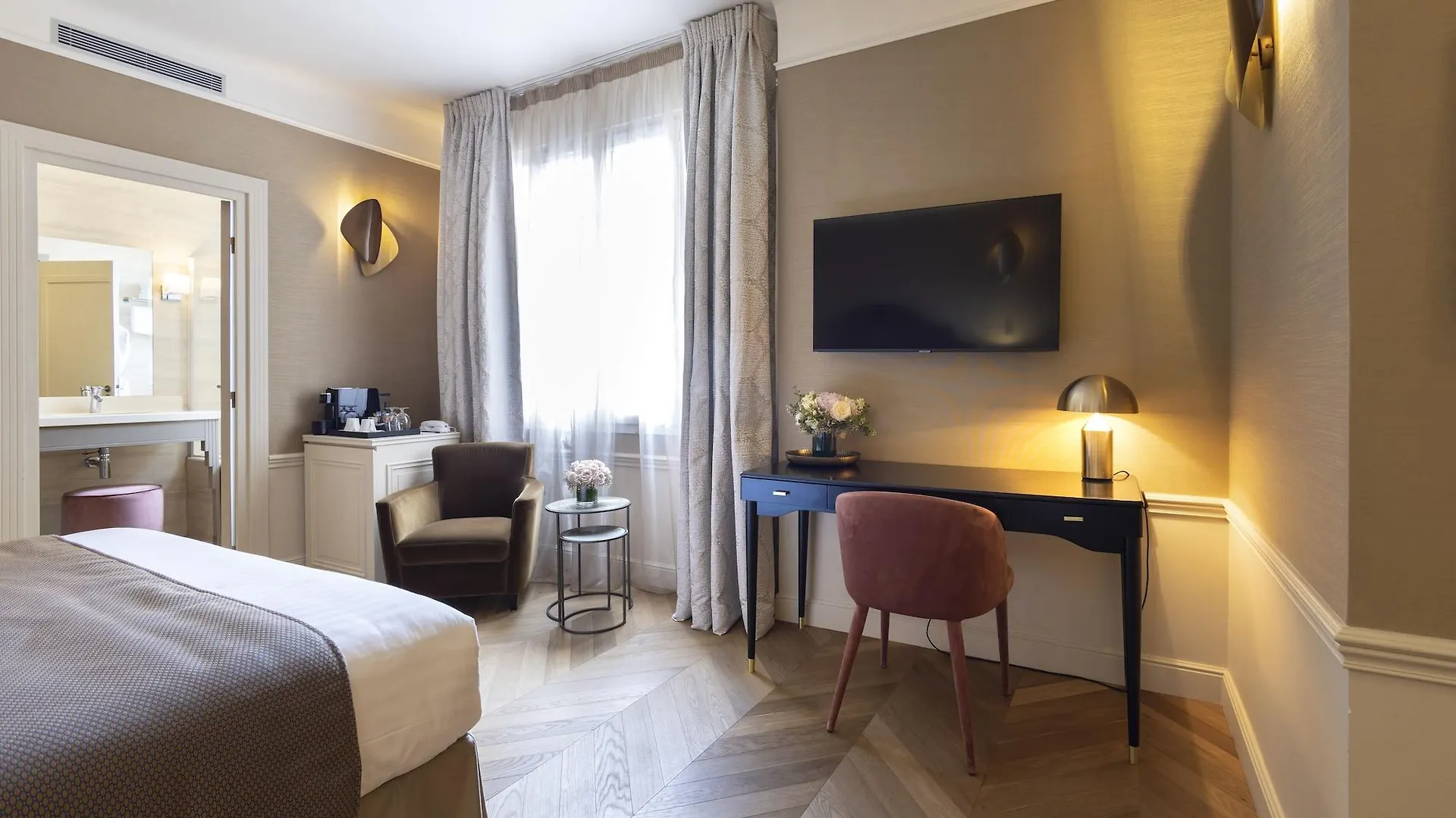 Hotel Foch 4*