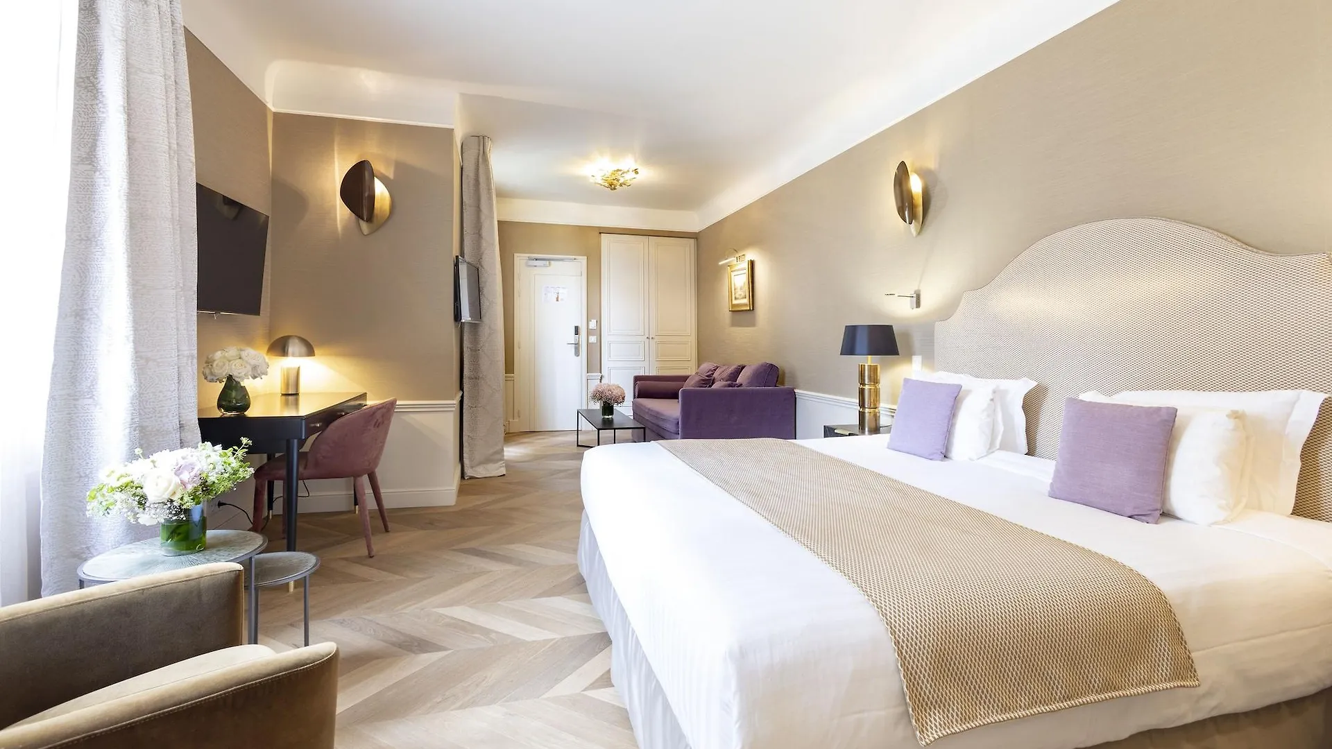 Foch Hotel 4*
