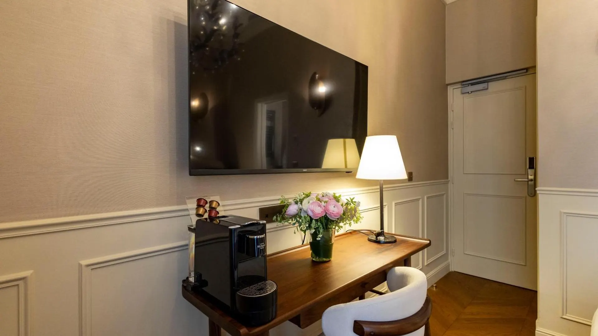 Foch Hotel